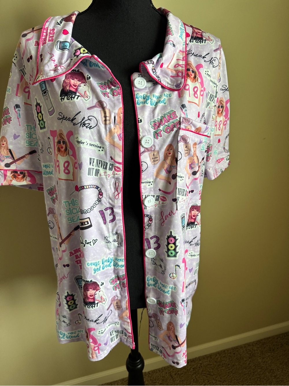 Taylor Swift Graphic pajama top - Picture 7 of 8